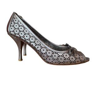 Oscar De La Renta Anya Pewter Laser cut lace peep toe heels - Size 10